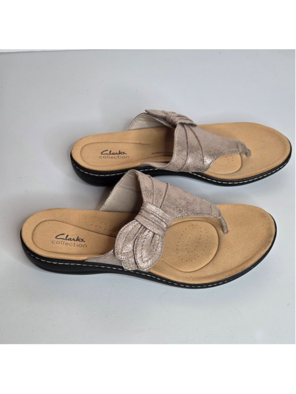 Clarks Laureann Rae Bow Accent Slip-On Thong Taupe Metallic Sandals Sz 12